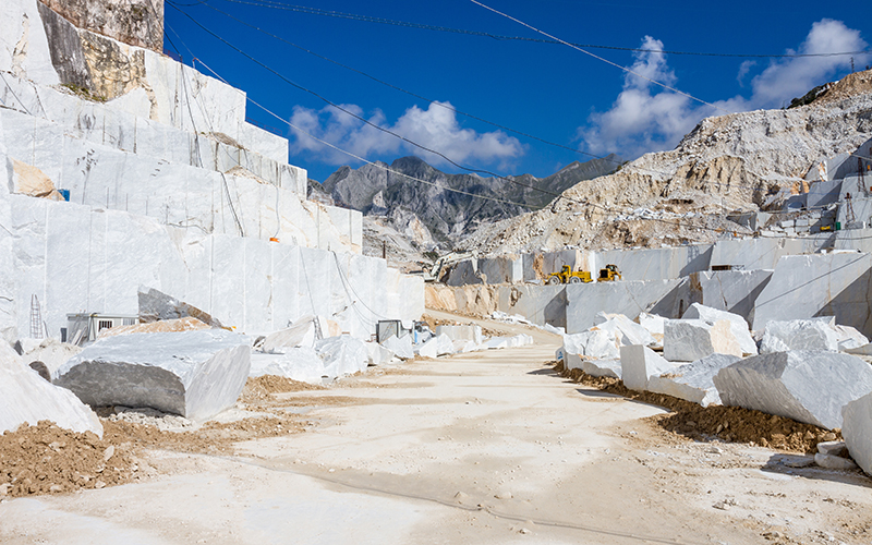 interno di una cava di marmo di carrara