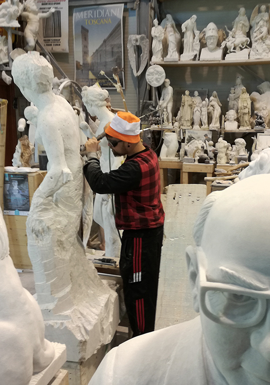 laboratorio di scultura a Carrara lavorazione marmo