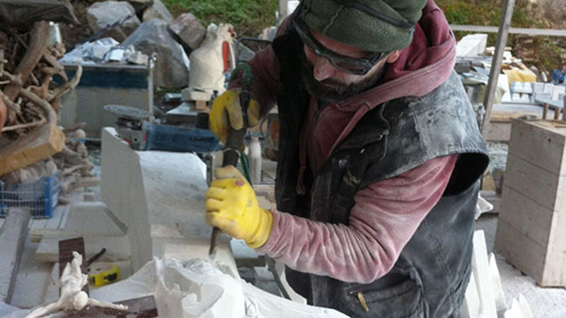 laboratorio di scultura a Carrara lavorazione marmo