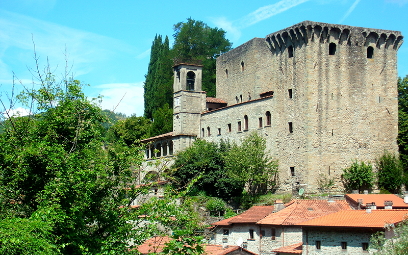 castelli della Lunigiana tra colline e borghi